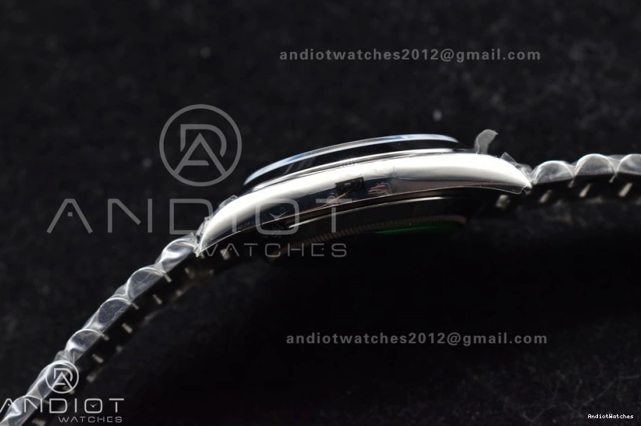 A 720 Weight On GSF Bracelet President Gain Blue Iced 40 TimelessDesign DayDate Crystal Dial SS 0110